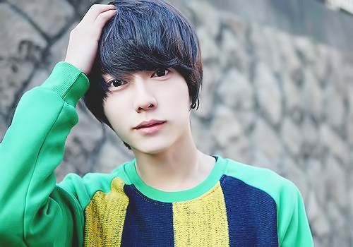 萌男生图片 娃娃脸惹人爱