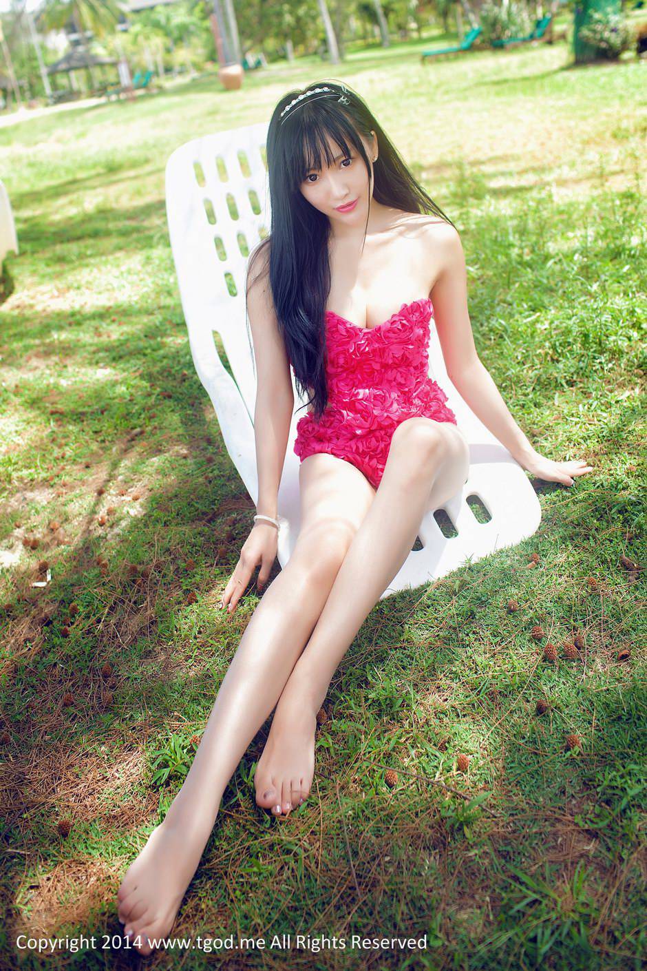 比基尼泳衣女郎杨上萱海边写真