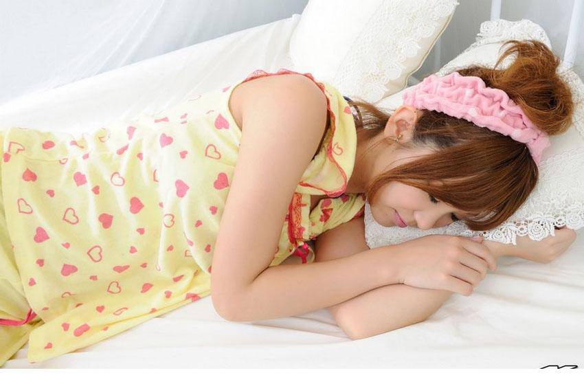 清新小美眉尽显性感迷人写真