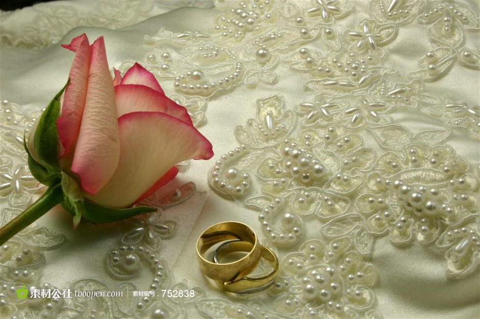 情人节的玫瑰花和戒指图片