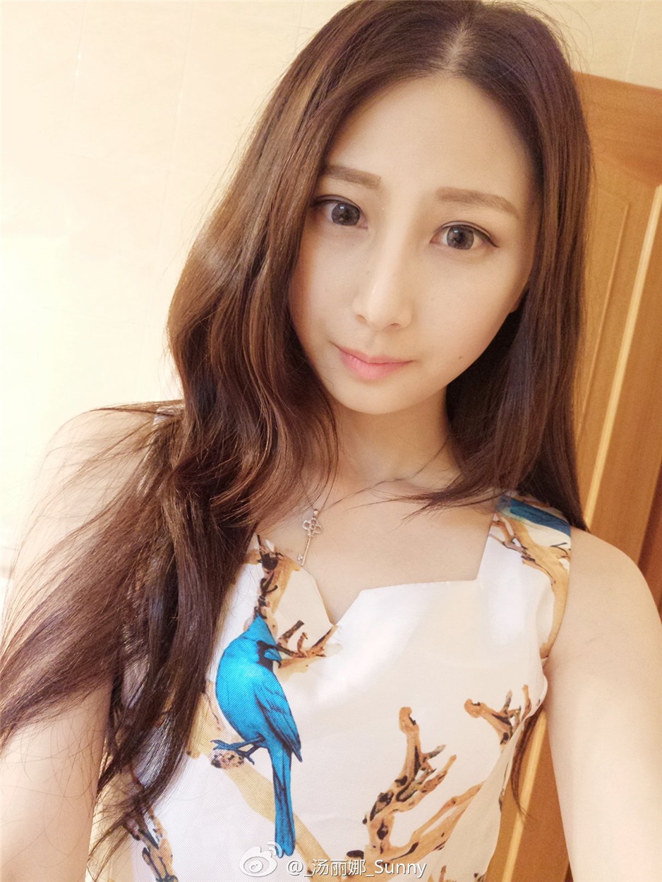 清纯气质模特汤丽娜Sunny活动照