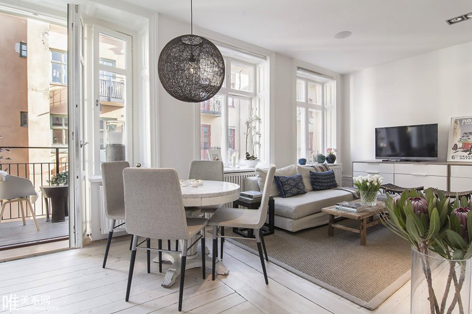 温馨透明隔断单身公寓装饰设计图