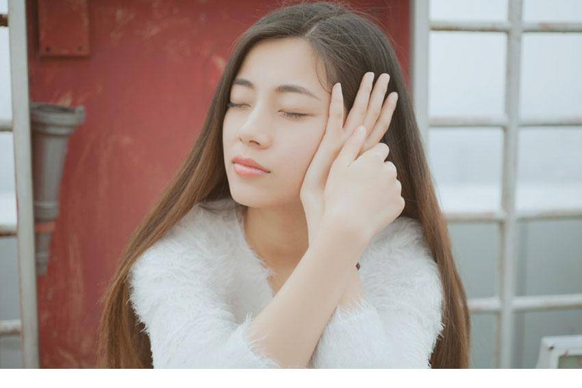 长发清纯美少女清新自然写真