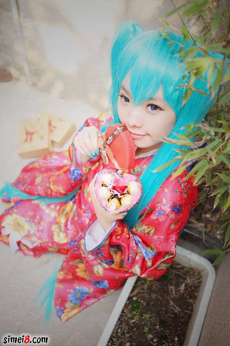 漂亮美眉真人cos初音福利图来了