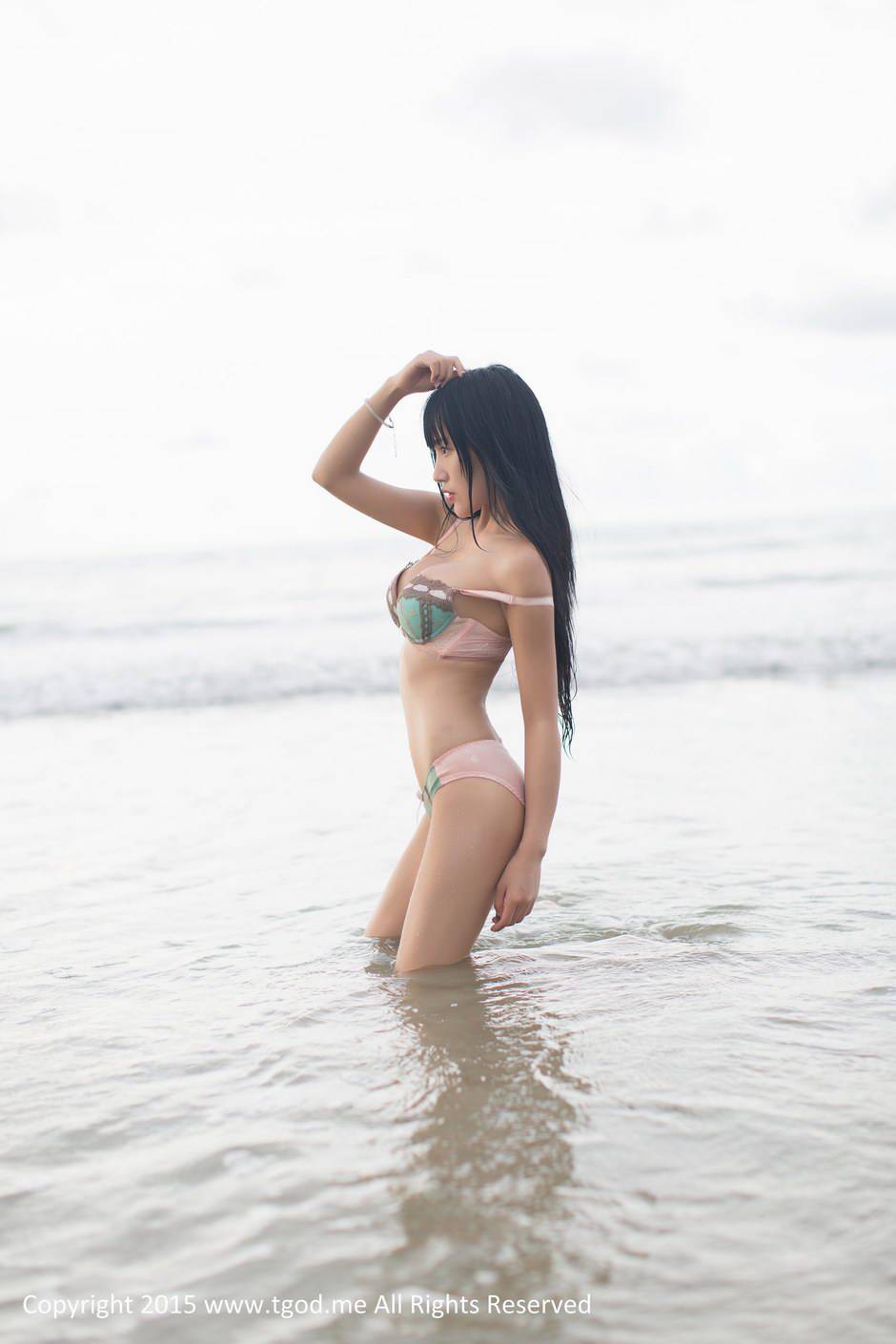 中国性感模特杨上萱大秀傲人身材