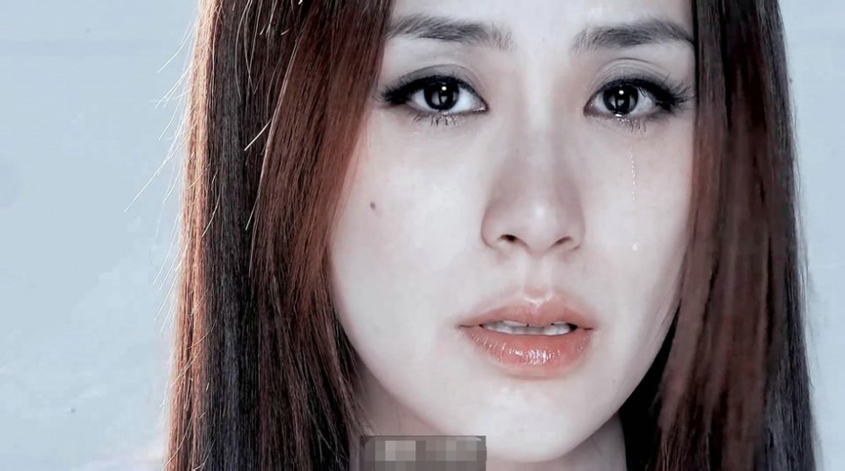 香港女歌手钟欣潼泪眼惹人怜组图