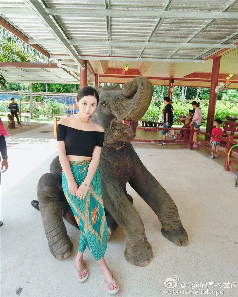 90后超瘦小蛮腰美女刘兰谱微博高清图