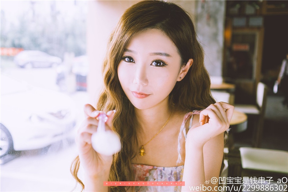 90后长发美女校花凹宝宝是钱串子写真照