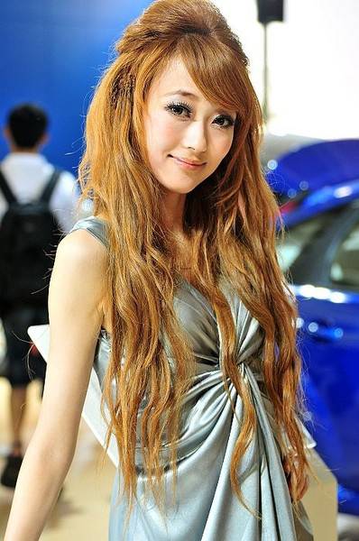 知名模特曲昱曈优雅甜美靓照