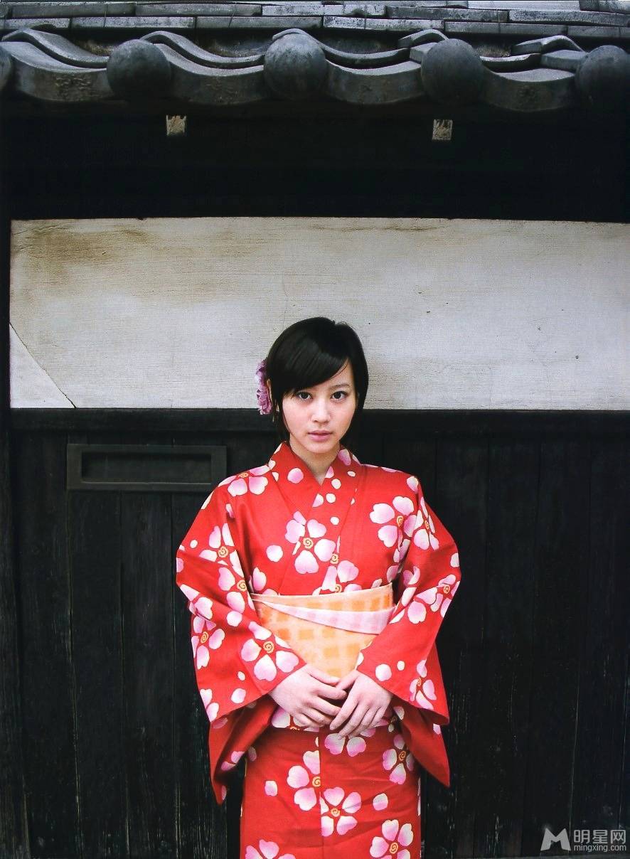 日本女星堀北真希穿和服靓丽写真