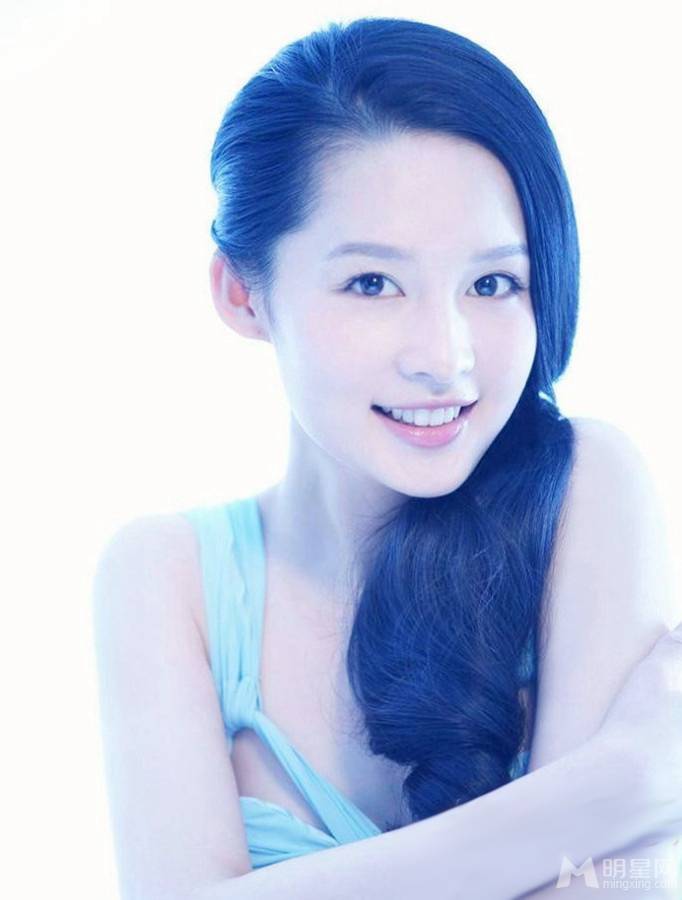 女演员李沁的美图尽显清新脱俗