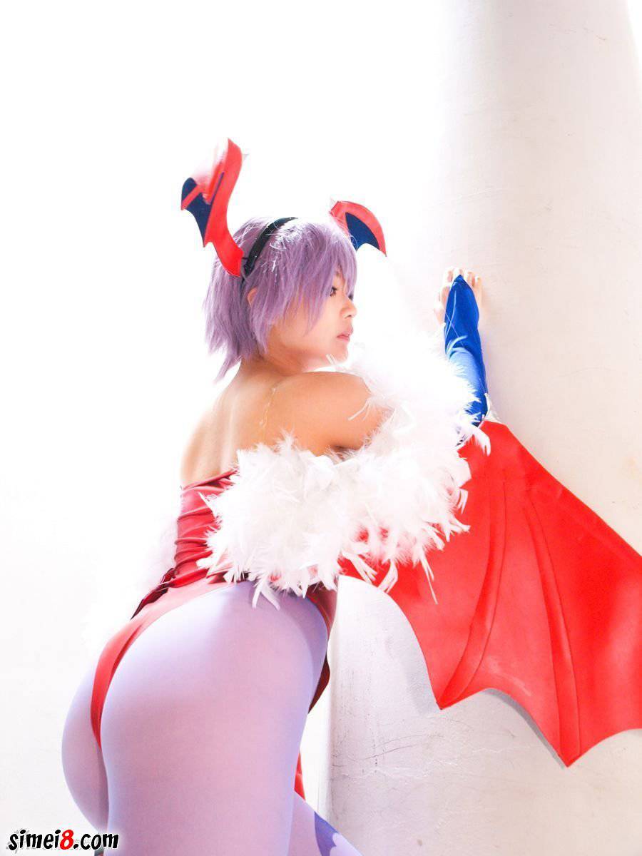 清纯学生妹cosplay恶魔战士莫妮卡