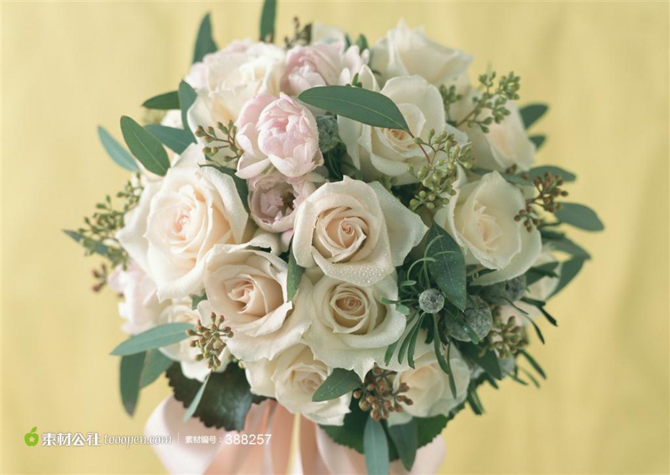 婚礼上的白玫瑰花束唯美图片