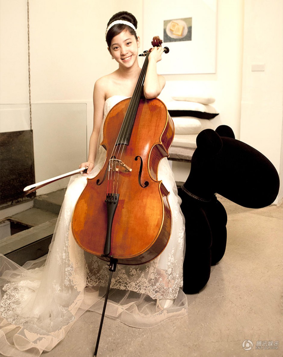 大提琴手欧阳娜娜清纯唯美写真