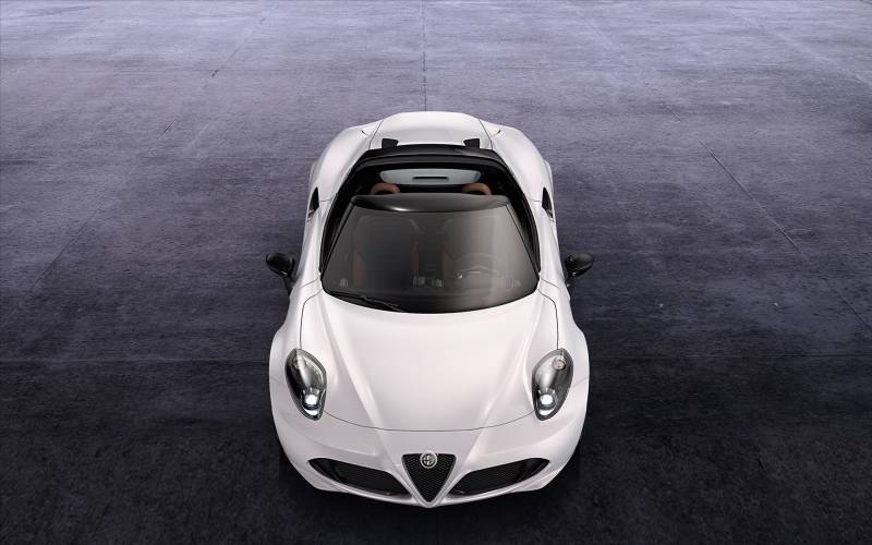 阿尔法罗密欧4C Spider跑车高清桌面壁纸