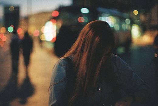 qq外观女生伤感图片素材