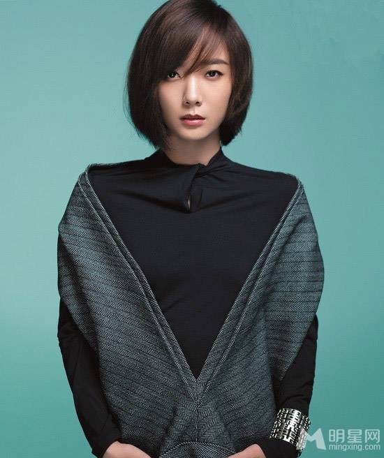 王珞丹娇俏可人女人味十足