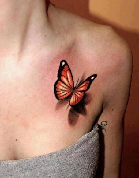 效果逼真的女性胸部蝴蝶纹身图案