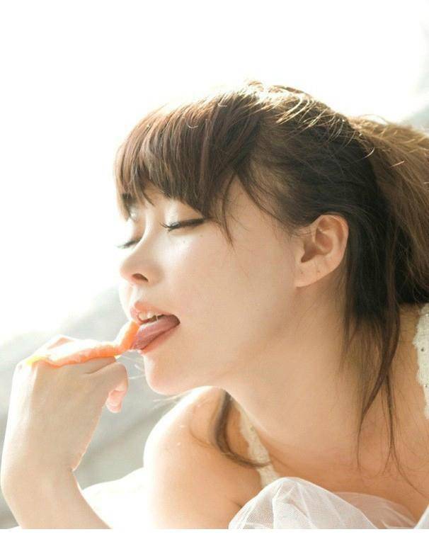 火辣美女诱惑大尺度人体艺术写真照