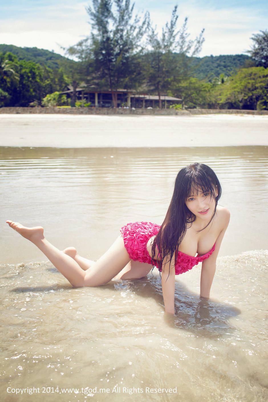 比基尼泳衣女郎杨上萱海边写真