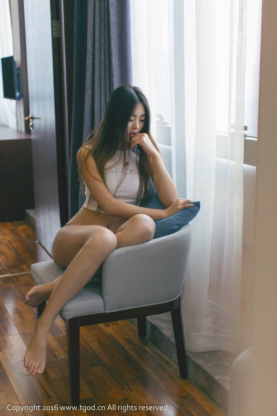 长发清纯女神可乐Vicky大秀美腿翘臀