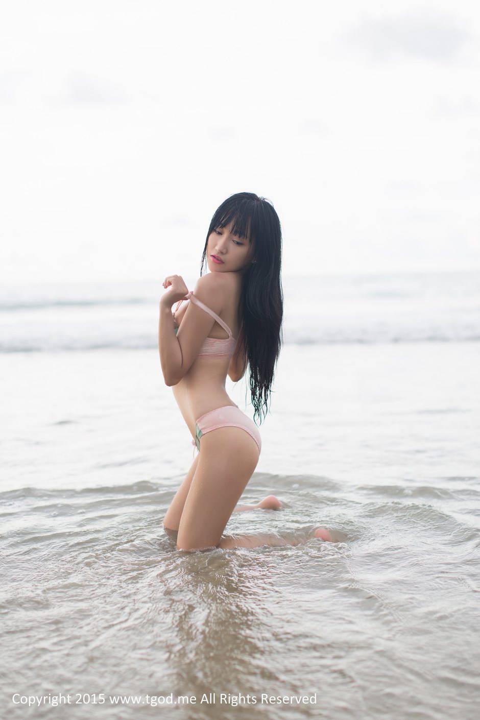 中国性感模特杨上萱大秀傲人身材