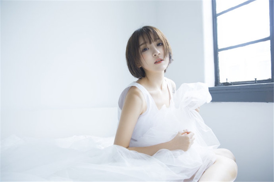 齐刘海甜美女神张向珉日系小清新艺术照