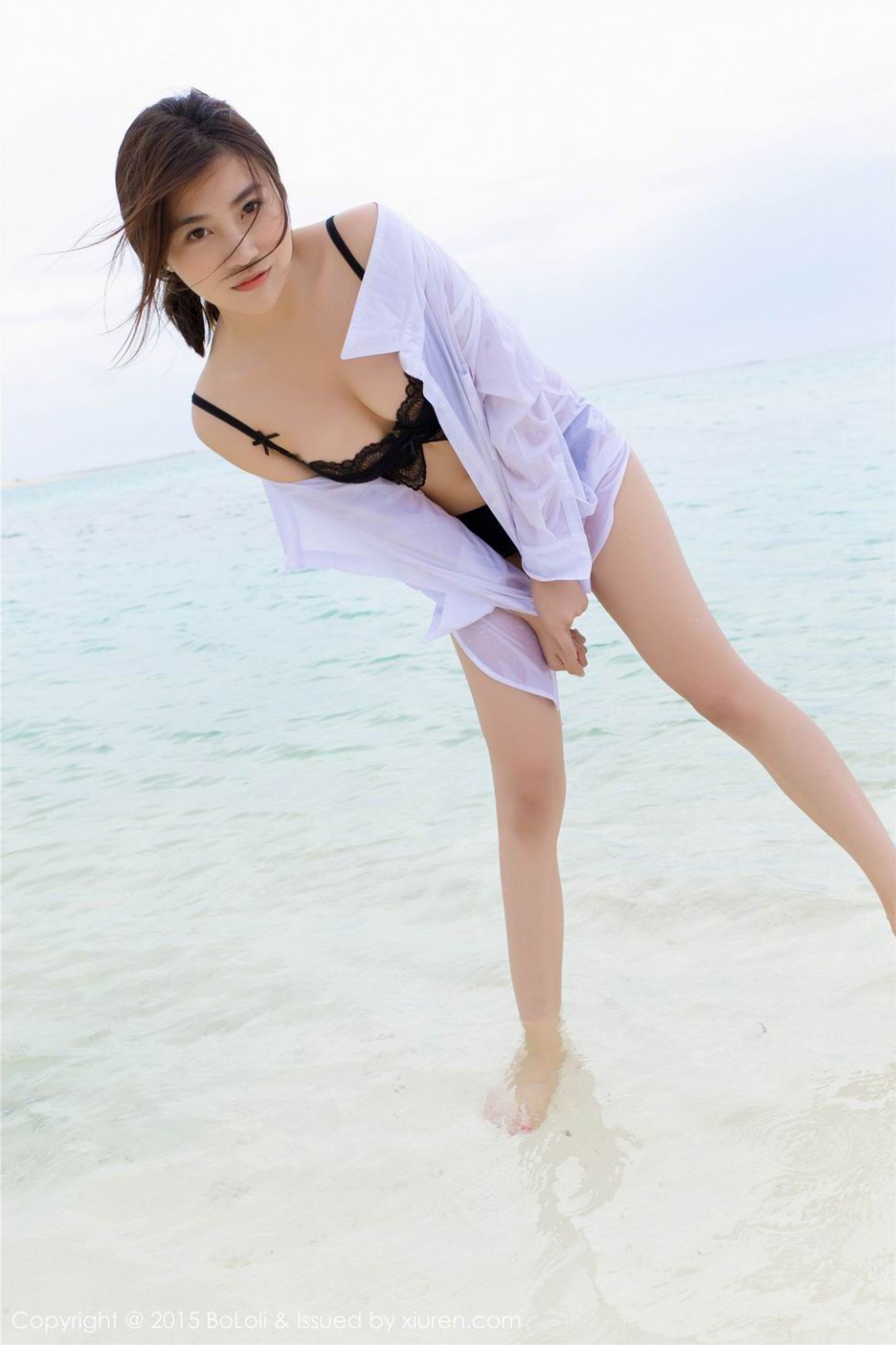 波萝社许诺Sabrina海边比基尼泳装迷人写真