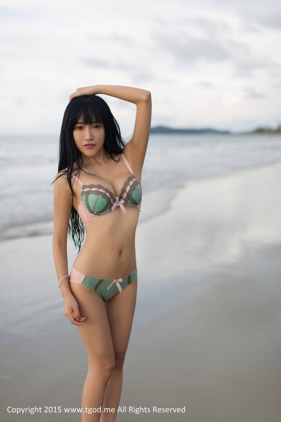 中国性感模特杨上萱大秀傲人身材