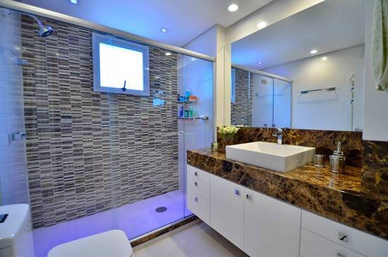 充满个性色彩活力的公寓设计效果图