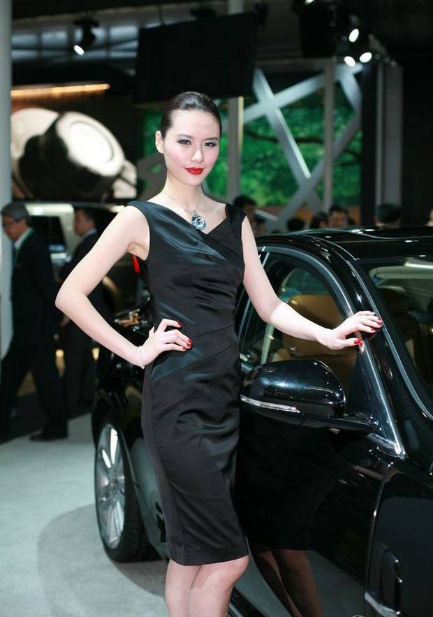 美女车模大展成熟魅力组图