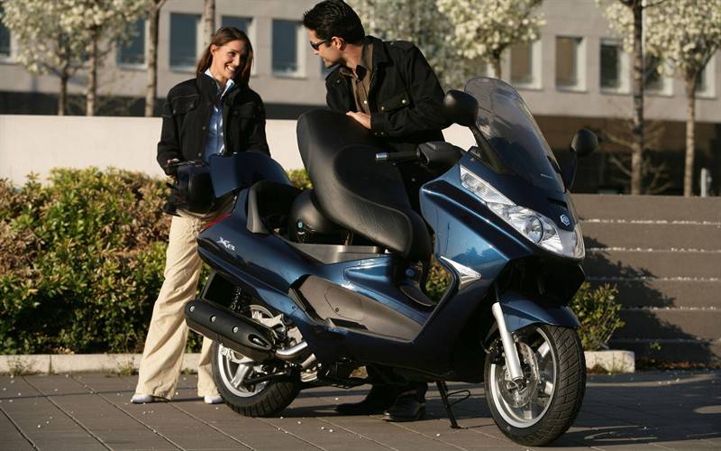 情侣与摩托精美壁纸