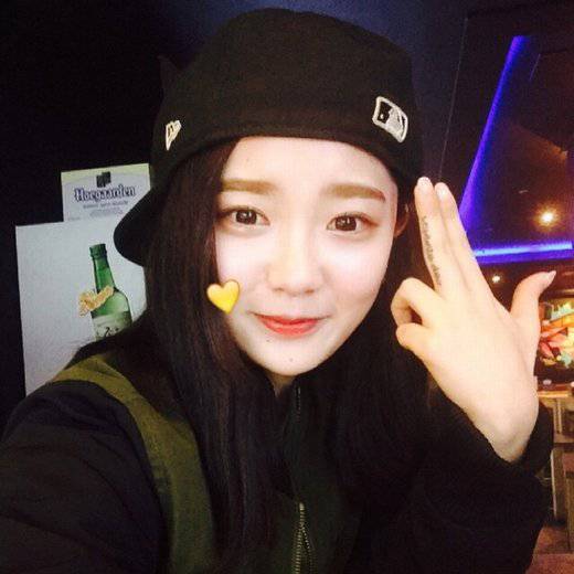 好看的90后女生自拍图片 唯美