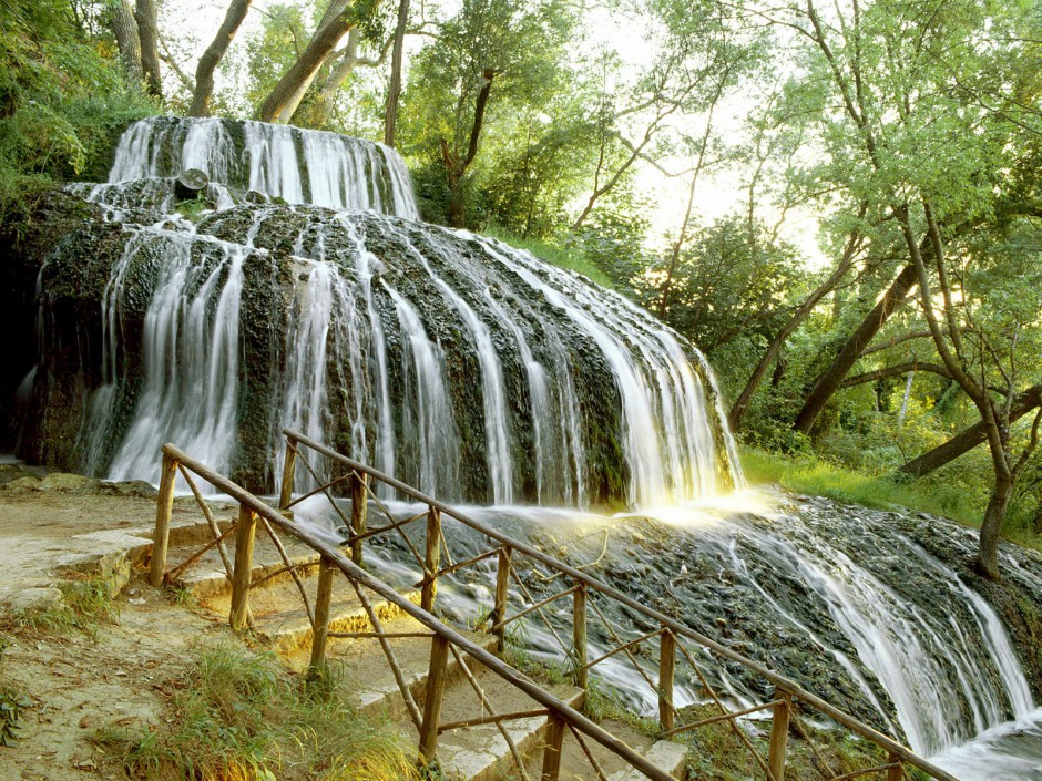 唯美桌面壁纸-震撼的瀑布溪石风景