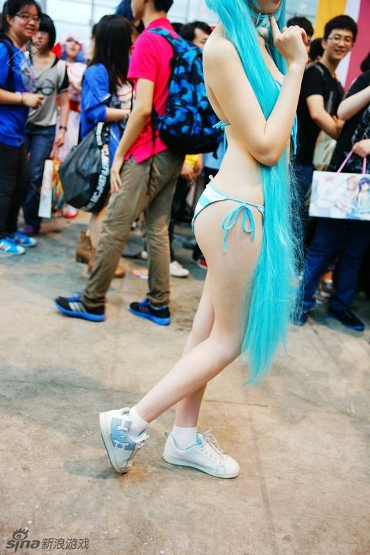 初音条纹内衣cosplay图片