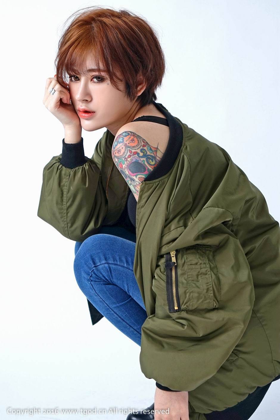 短发中性美女赵亚男野性写真
