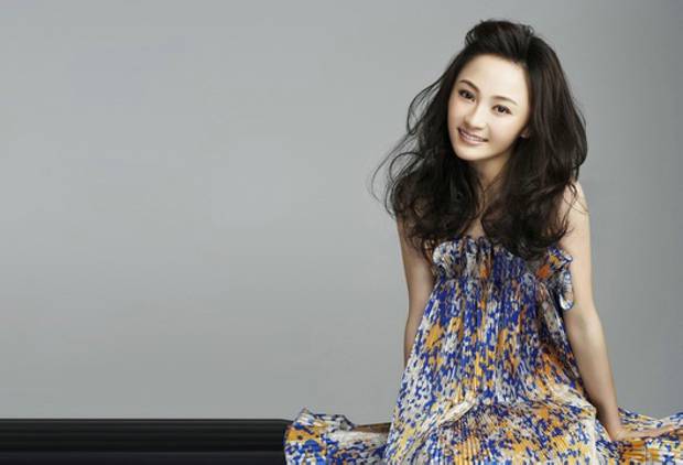 姚笛碎花长裙甜美清新气质范
