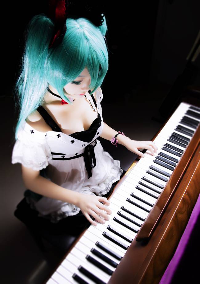 邻家美女Cos性感初音未来