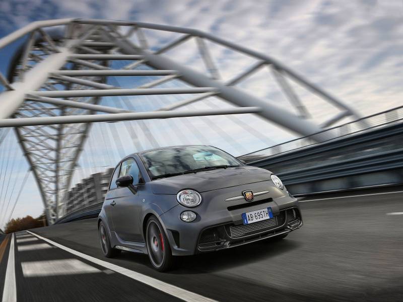 菲亚特695深灰色2015款Abarth Biposto汽车