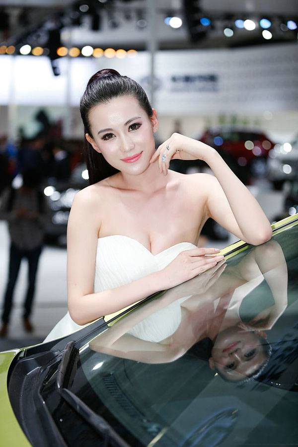 北京车展车模争芳斗艳迷人组图