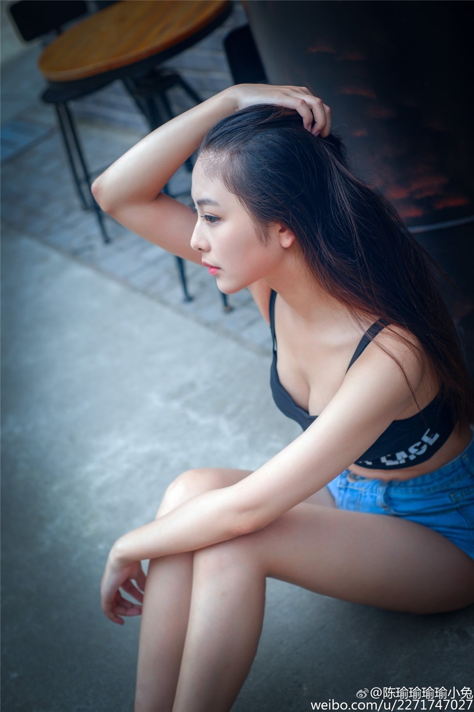 90后气质美少女唯美清凉街头写真