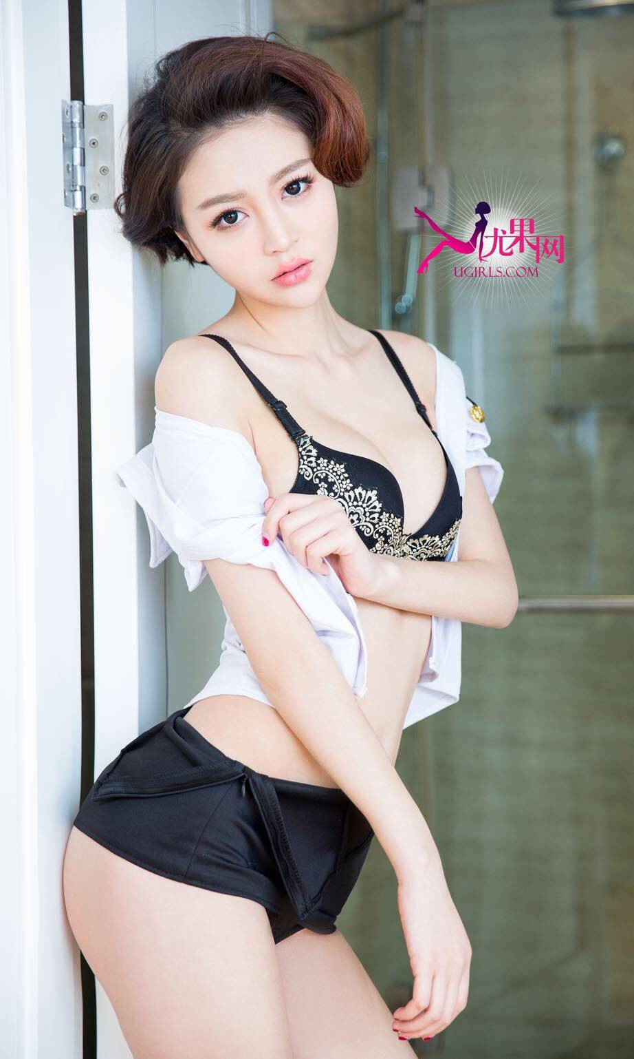 网红短发女神文静大尺度性感出镜