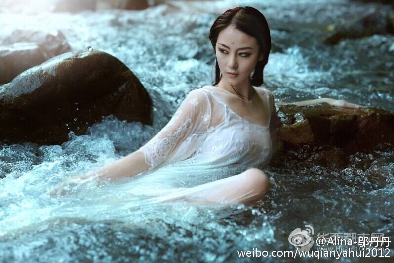 冷艳美人模特丹宝贝Alina微博曝私房照