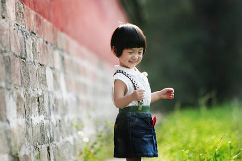 童趣可爱女生图片 儿时纯真的笑容