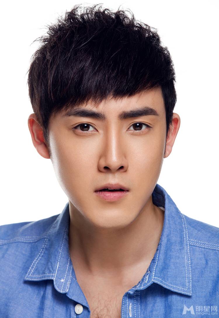 张睿尽显阳光大男孩迷人风采