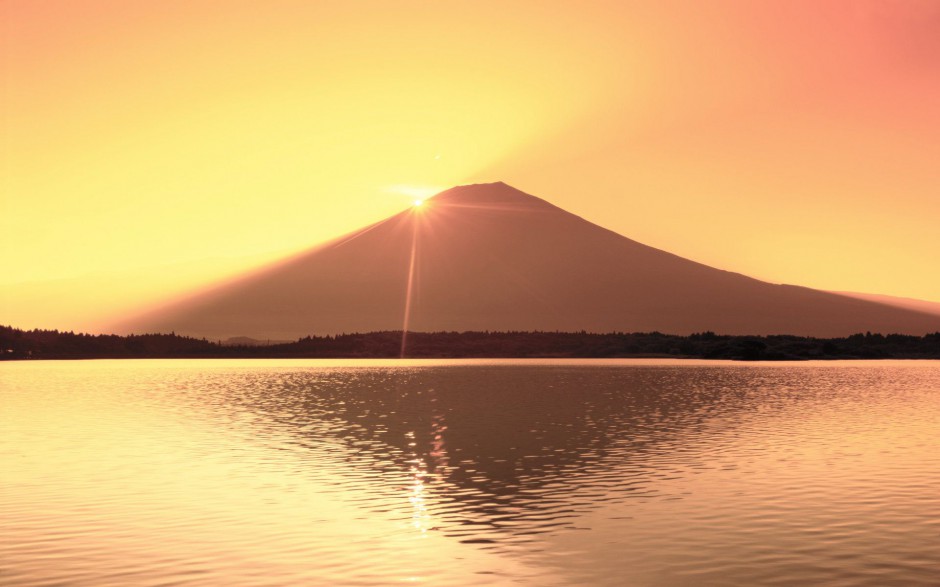 富士山上的浪漫夕阳精美背景图