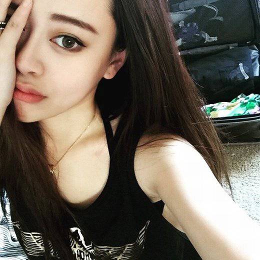 90后非主流女孩甜美自拍照