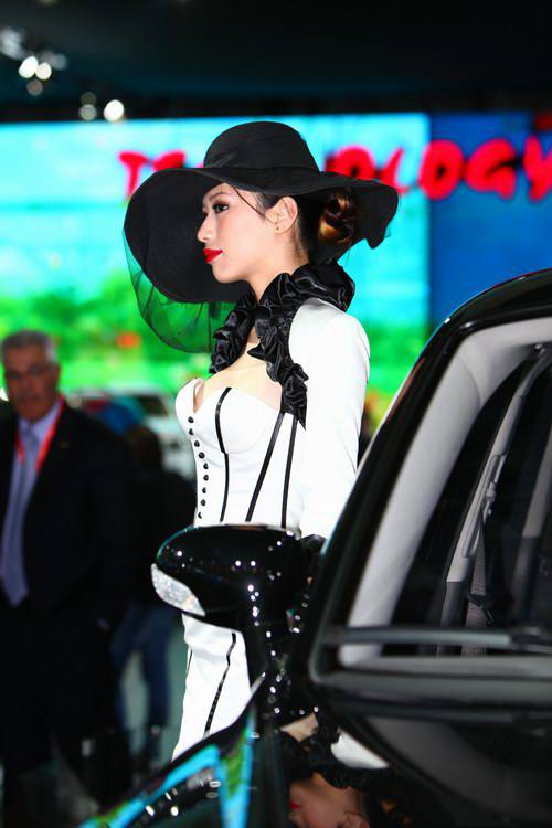 北京车展靓丽车模小蛮腰拍摄