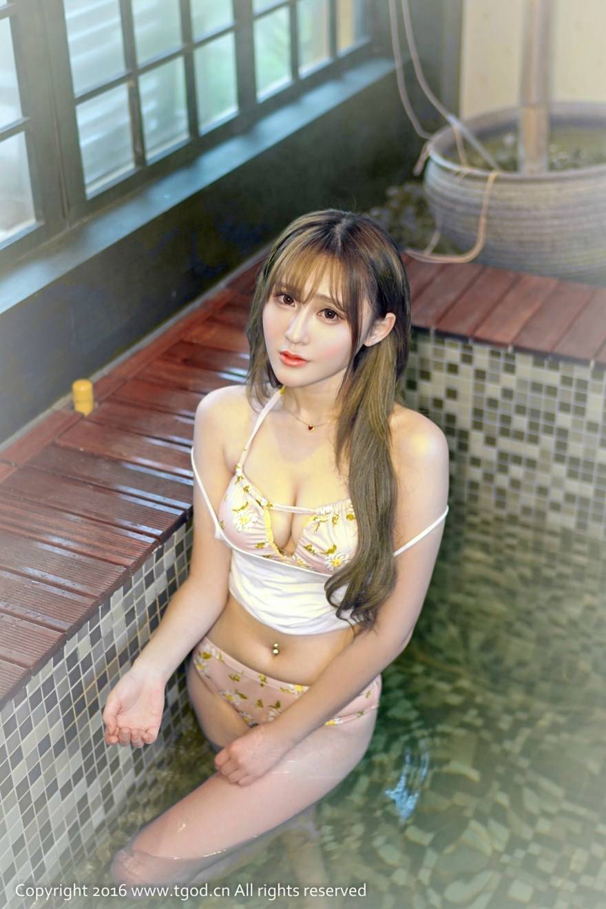 网络红人陈雨涵温泉浴池湿身写真