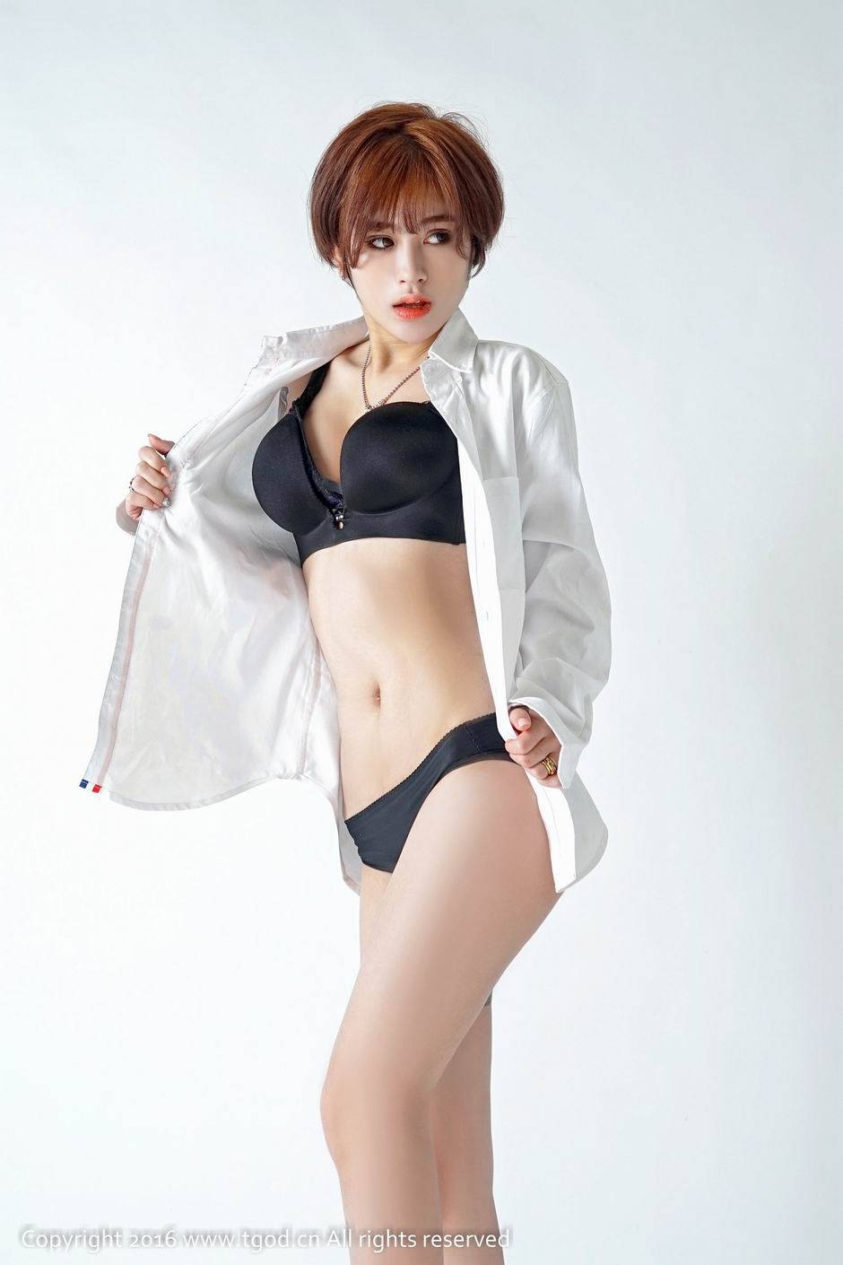 短发中性美女赵亚男野性写真